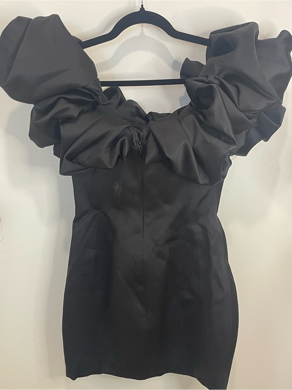 Selena Puff Shoulder Satin Dress - House of CB - size XS - new w/o tags - Picture 6 of 6